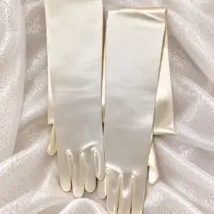 Off-white satin opera-length gloves 59 cm