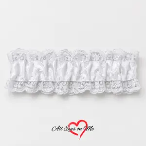 Single white wrist garter with gathered band and white lace trim